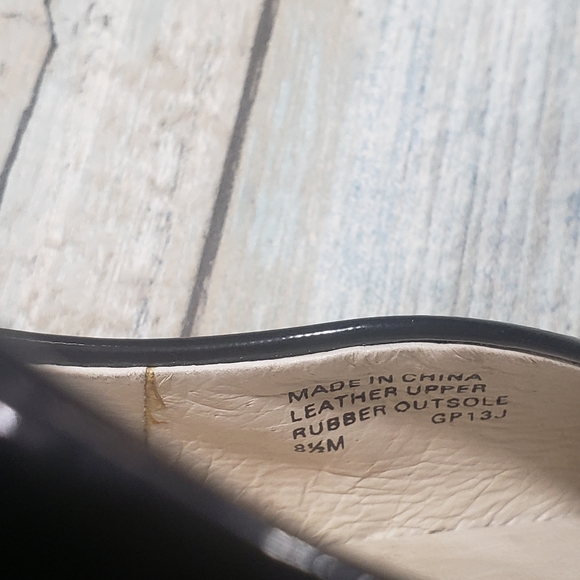 Michael kors Patent leather Heels. - Picture 6 of 10